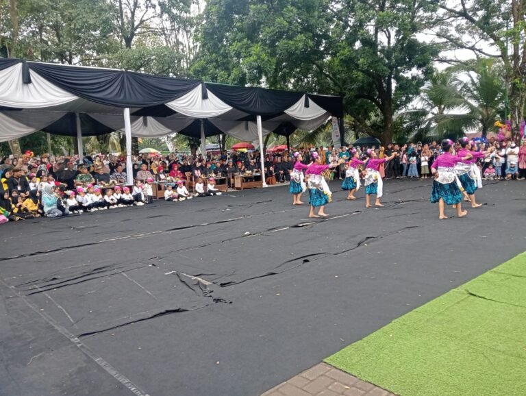 Komandan Koramil 0825/04 Genteng Hadiri Festival Memengan: Membangun Semangat Produktif Anak melalui Permainan Tradisional
