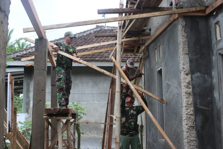 Satgas TMMD Ke-125 Kodim 0825/Banyuwangi Lanjutkan Pembangunan Rutilahu Ibu Sulami di Dusun Silirsari