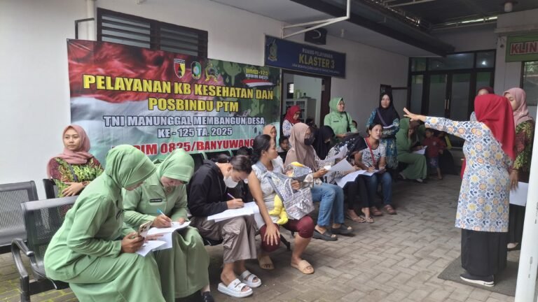 TMMD 125 Kodim 0825 Banyuwangi Gelar Pelayanan KB dan Kesehatan Gratis, Warga Antusias Serbu Puskesmas Siliragung
