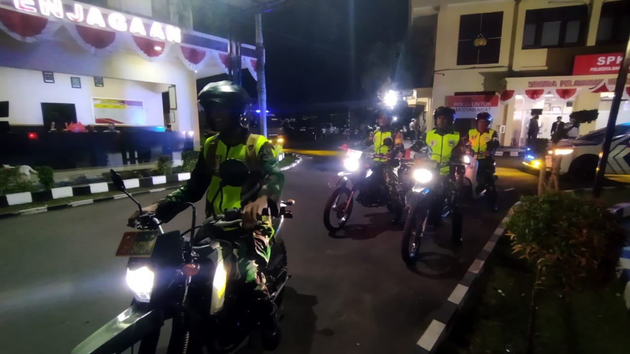 Patroli Sinergitas TNI-Polri Jaga Harkamtibmas di Banyuwangi, Pastikan Situasi Aman dan Kondusif