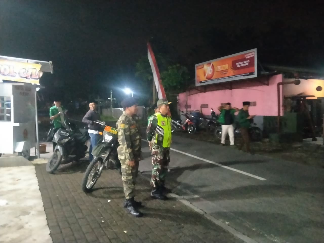 Sinergi TNI dan Banser di Songgon: Patroli Gabungan Jaga Objek Vital
