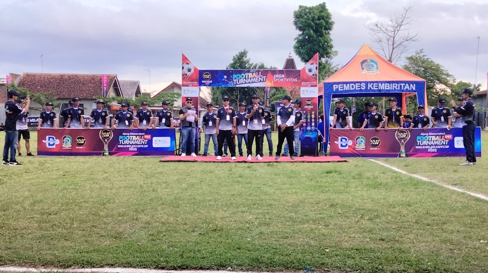 Semarak Turnamen Sepak Bola Kalis Welase Cup U-45, Danramil Genteng Ajak Masyarakat Jaga Sportivitas dan Produktivita