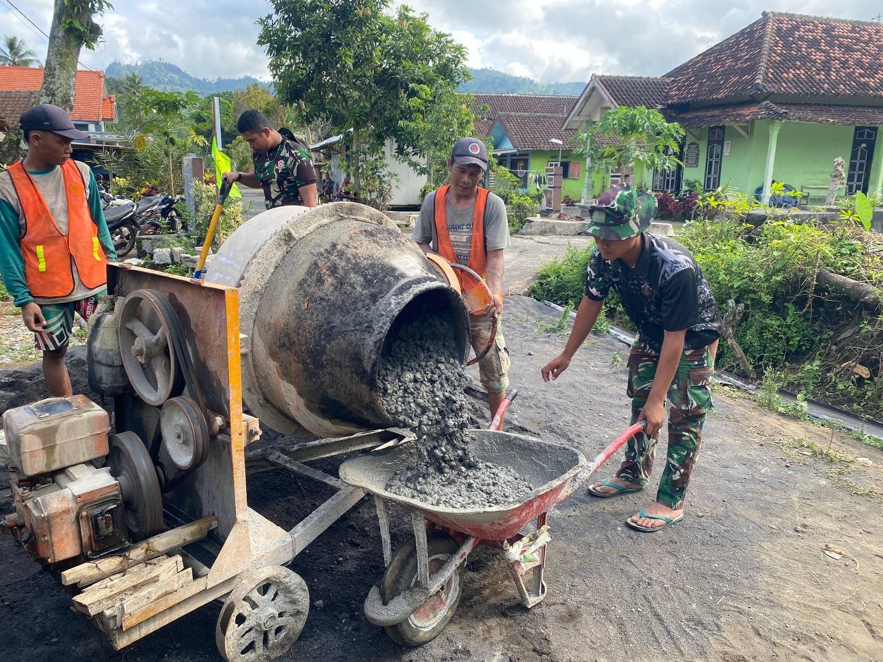 Program TNI Manunggal Membangun Desa (TMMD) Ke-126 Kodim 0818/Malang-Batu menunjukkan percepatan signifikan dalam pembangunan infrastruktur vital di Kabupaten Malang.