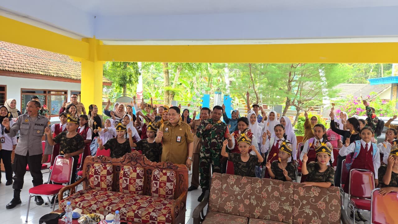 Dalam rangka mendukung kegiatan TNI Manunggal Membangun Desa (TMMD) ke-126 Kodim 0818/Malang-Batu, Dinas Perikanan Kabupaten Malang melaksanakan sosialisasi Gerakan Masyarakat Makan Ikan (Gemarikan) di Balai Desa Lebakharjo, Kecamatan Ampelgading, Kabupaten Malang