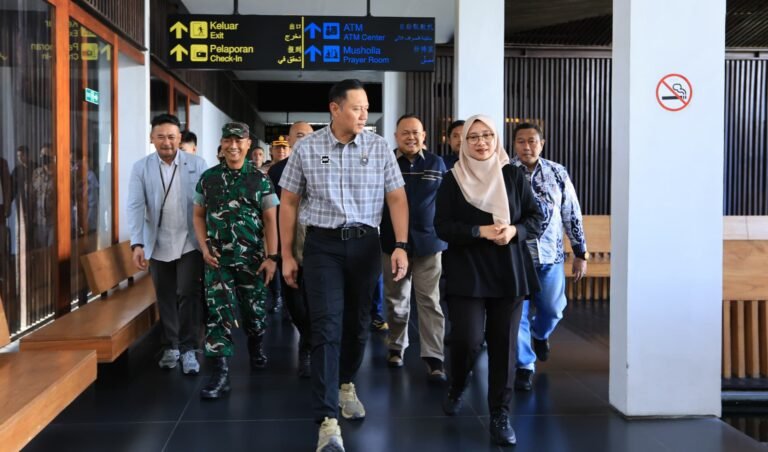 Dandim Banyuwangi Dampingi Menteri Infrastruktur dan Pembangunan Kewilayahan Tinjau Revitalisasi Pasar dan Inggrisan