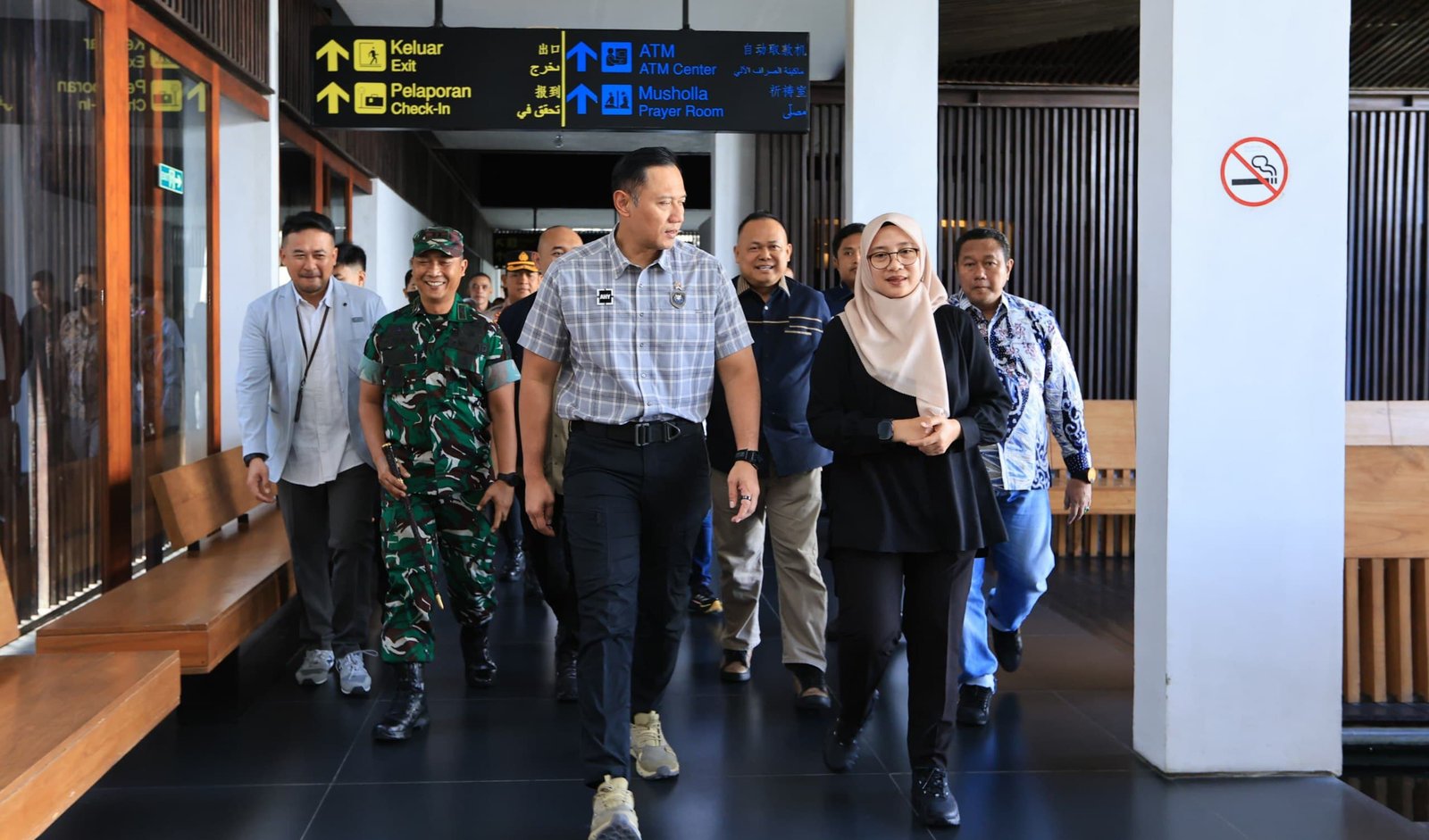 Dandim Banyuwangi Dampingi Menteri Infrastruktur dan Pembangunan Kewilayahan Tinjau Revitalisasi Pasar dan Inggrisan