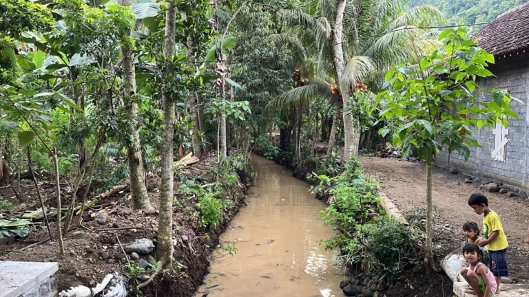 Satgas TMMD 126 Lebakharjo Laksanakan Normalisasi Sungai untuk Cegah Banjir di Dusun Lebaksari