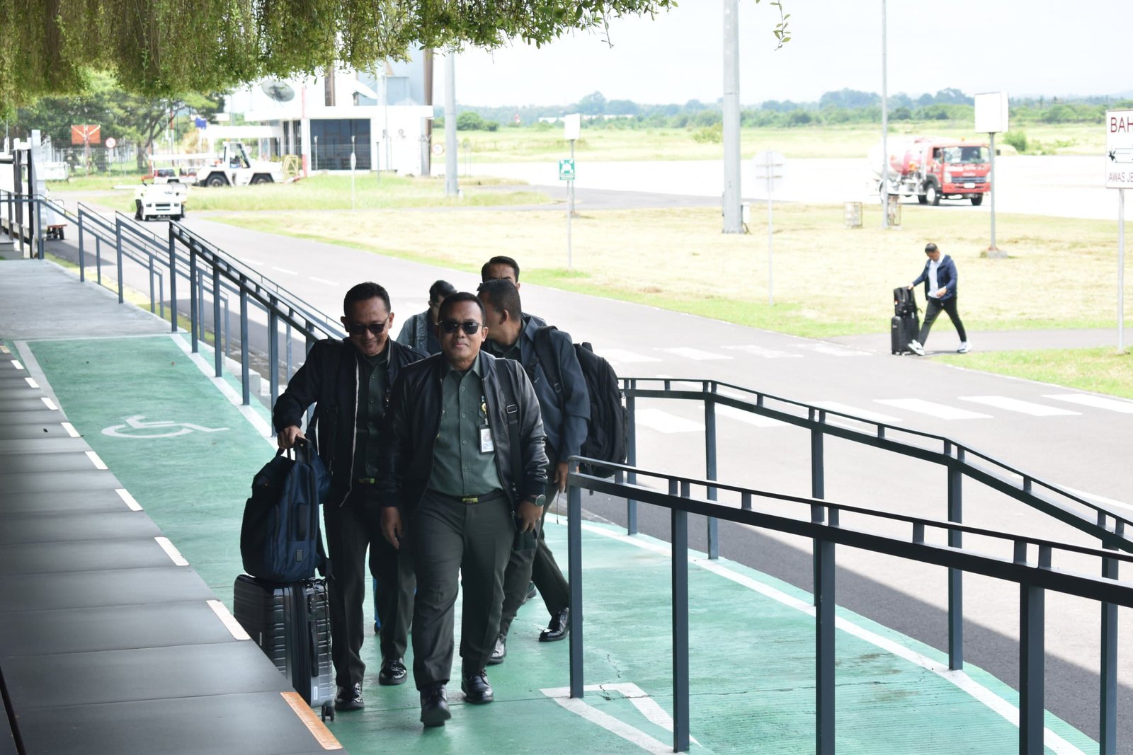 Mendarat di Bumi Blambangan, Brigjen TNI Dwi Hariyono Buka Kunjungan Kerja ke Situbondo — Kasdim 0825 Banyuwangi Pimpin Penyambutan di Bandara Internasional Banyuwangi