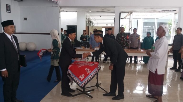 KEAMANAN DESA TERJAMIN! Babinsa Kaligondo Jadi Sorotan di Pelantikan Kepala Dusun Kaliwadung