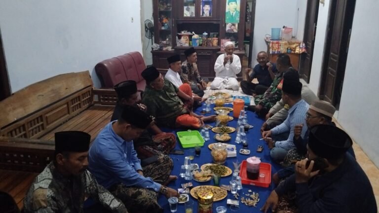 Komsos Dengan Masyarakat: Ini Langkah ‘Cerdas’ Sertu Eko Redam Potensi Konflik di Kaligondo