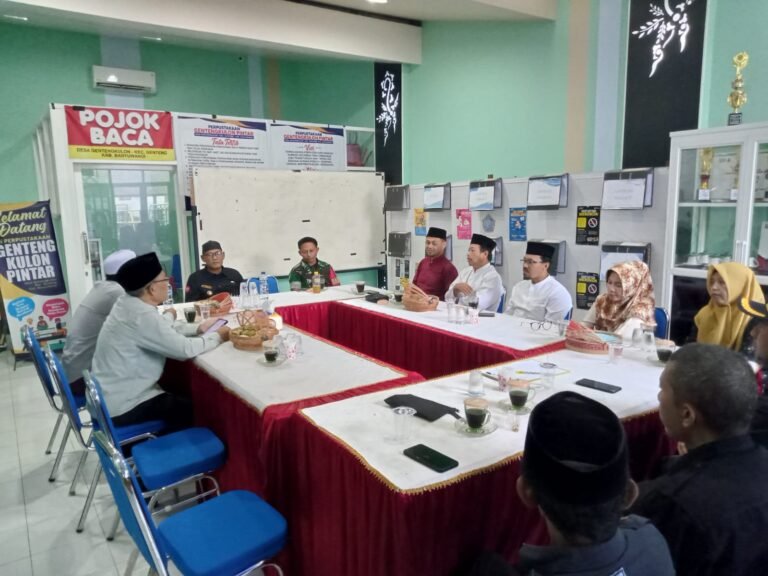 Bikin Penasaran! Babinsa-MUI Genteng Sinergi Gaet Hati Umat, Ada Apa di Balik Komunikasi Khusus Ini?