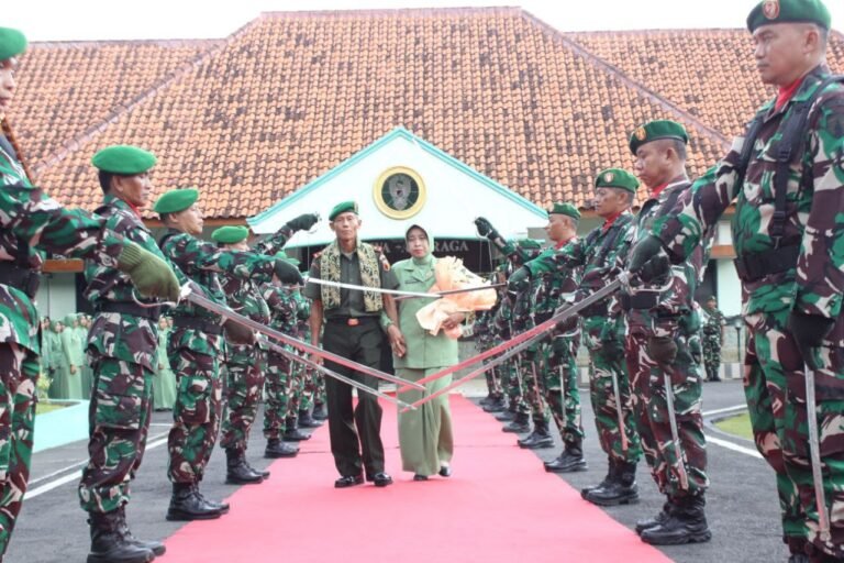 Pedang Pora Kehormatan: Kodim 0825 Banyuwangi Melepas Mayor Arm Sutoyo dengan Tradisi Penuh Wibawa
