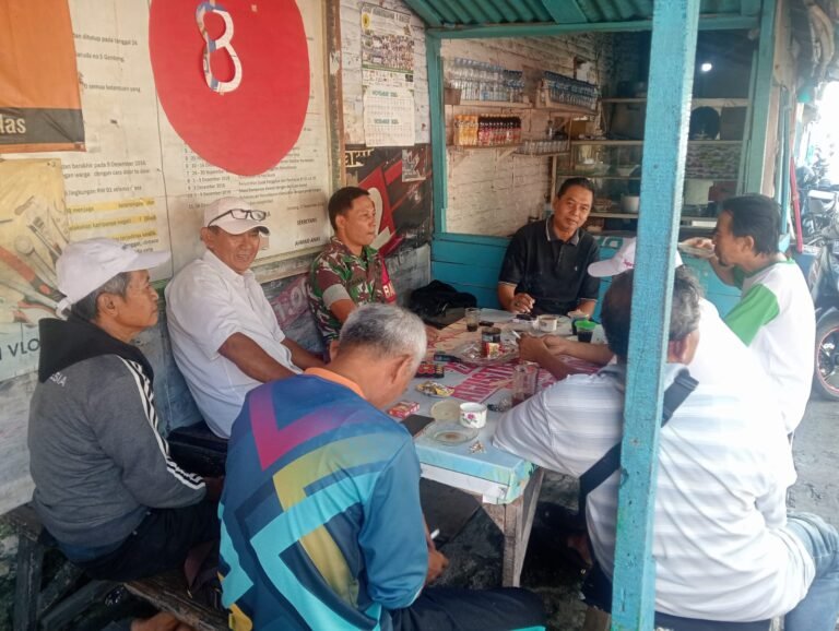 Babinsa GENTENG INI BIKIN WARGA NYAMAN! Strategi Komsos Koptu Wawan Jaga Stabilitas Desa