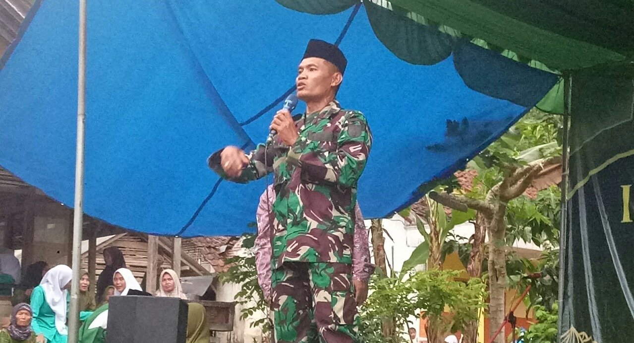 Kasdim 0818, Mayor Czi Supaat, menghadiri acara Istighosah dan Tabligh Akbar Muslimat NU dan Fatayat NU di Kampung Jeruk, Dusun Krajan 2, Desa Lebak Harjo, Kecamatan Ampelgading, Kabupaten Malang, pada Jumat 31 Oktober 2025. Desa Lebak Harjo merupakan salah satu lokasi pelaksanaan TNI Manunggal Membangun Desa (TMMD) ke-126.