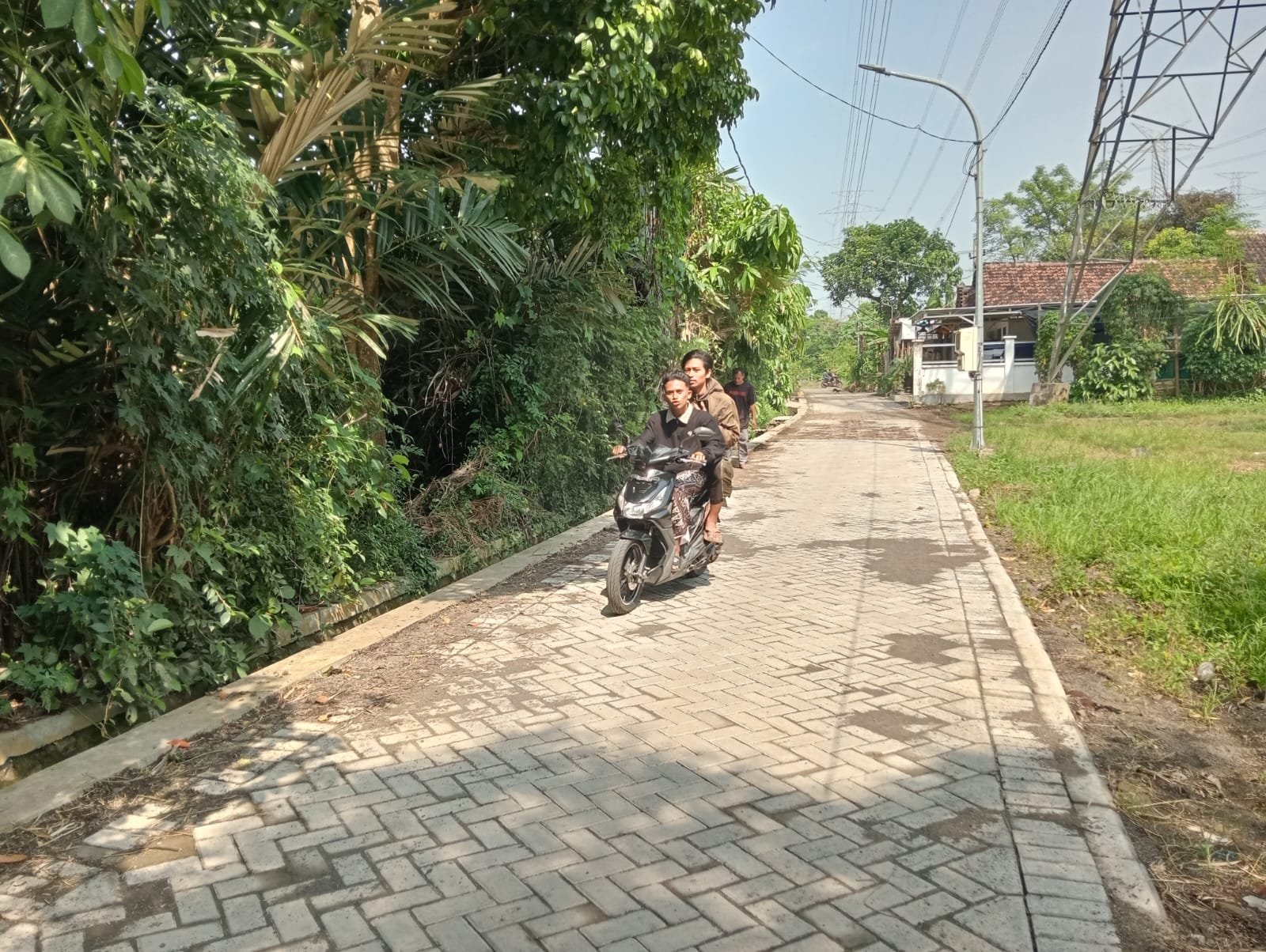 Dari Jalan Tanah Berbatu Jadi Paving Idaman: TMMD Kodim 0819/Pasuruan Wujudkan Mimpi Warga